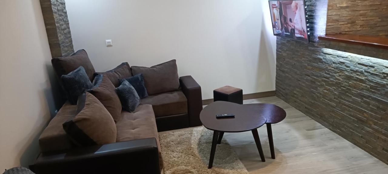 Tajna037 Lägenhet Kruševac Exteriör bild